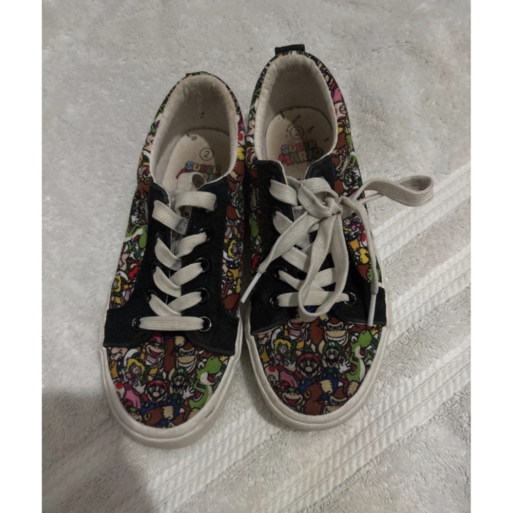 Nintendo Super Mario Bros Unisex Kids Canvas Low Top Lace-Up Sneakers Size 2